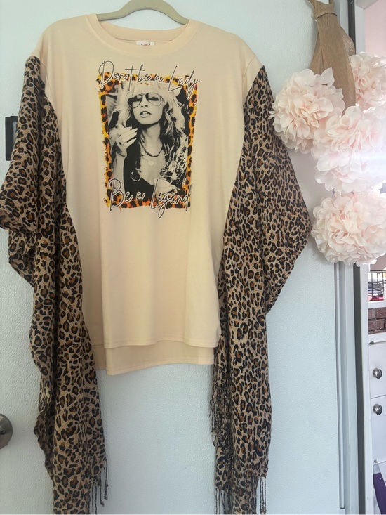Tops - Stevie Nicks Be A Legend Graphic Tee with Leopard Kimono Sleeves. Firm price.